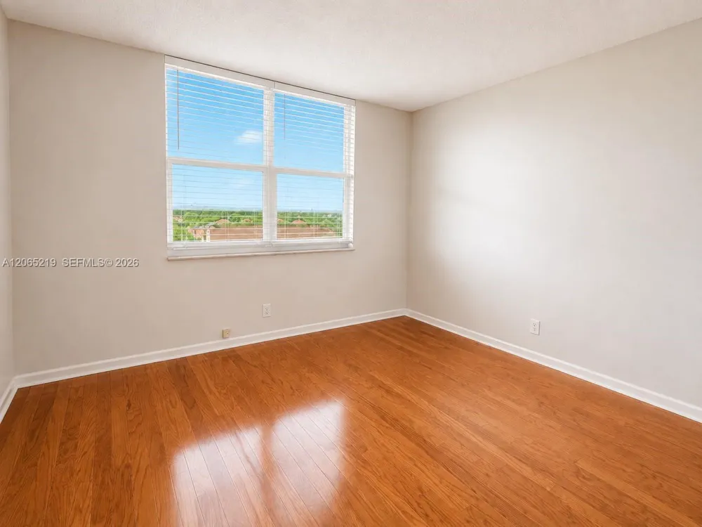 250 Jacaranda Dr #805 Plantation, FL 33324