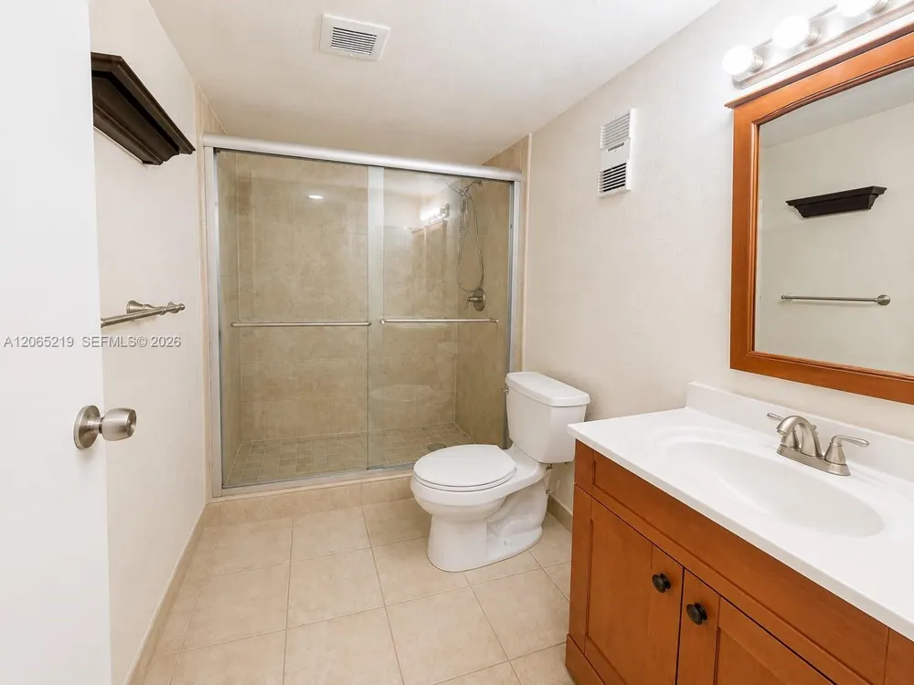 250 Jacaranda Dr #805 Plantation, FL 33324