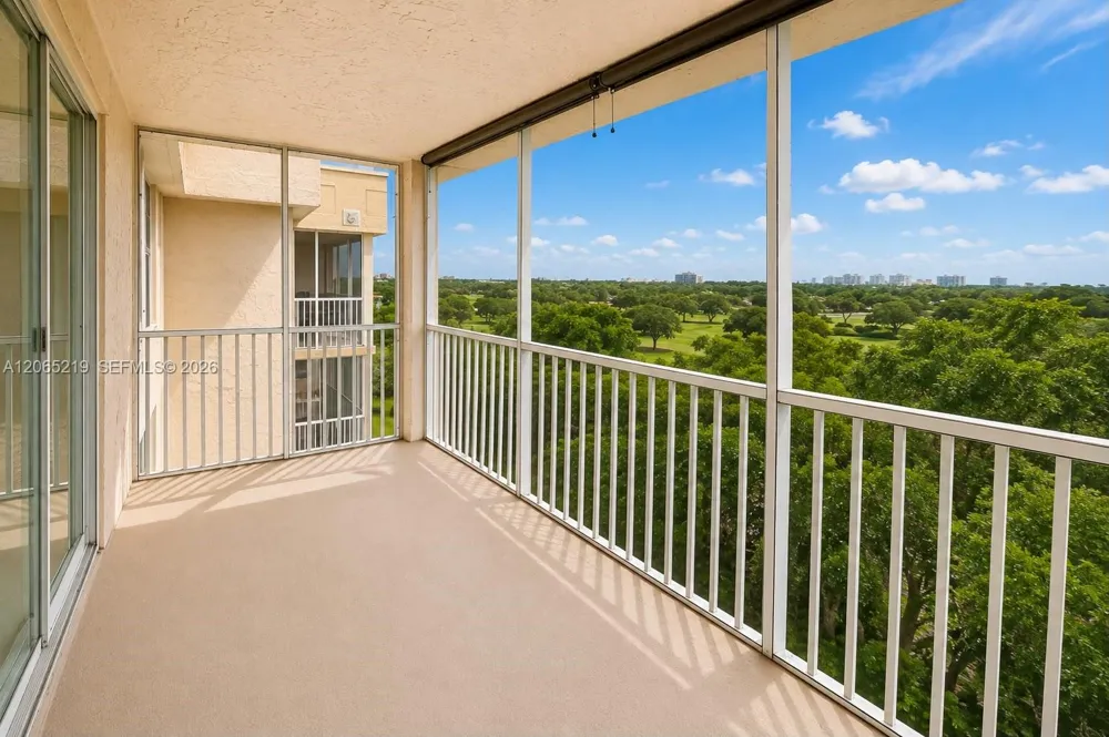 250 Jacaranda Dr #805 Plantation, FL 33324