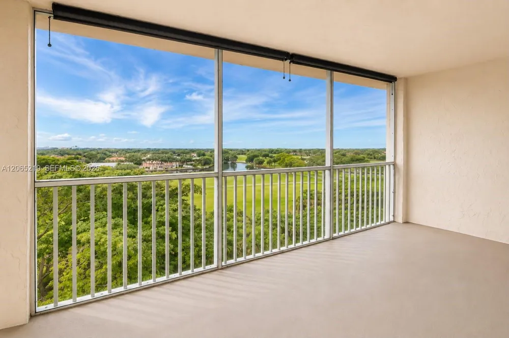 250 Jacaranda Dr #805 Plantation, FL 33324
