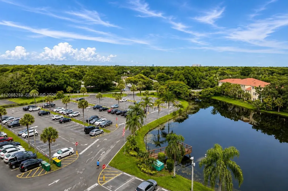 250 Jacaranda Dr #805 Plantation, FL 33324