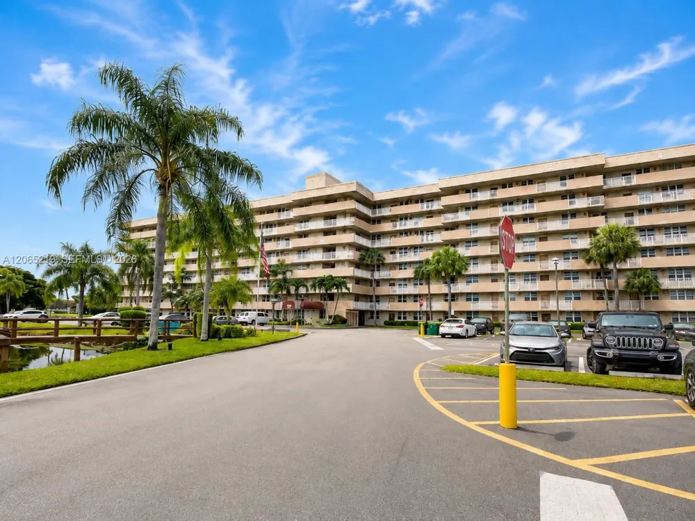 250 Jacaranda Dr #805 Plantation, FL 33324