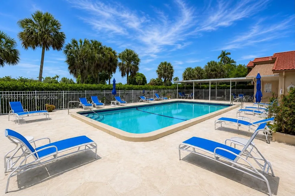 250 Jacaranda Dr #805 Plantation, FL 33324
