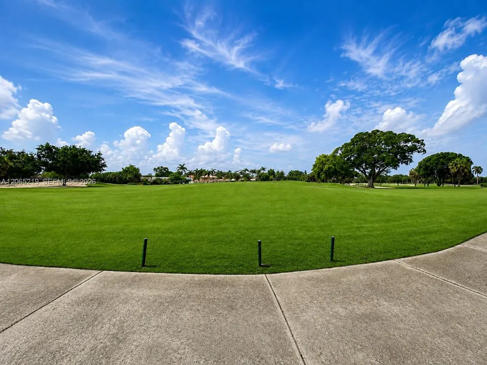 250 Jacaranda Dr #805 Plantation, FL 33324