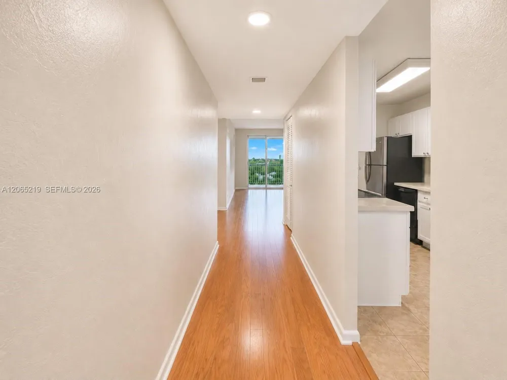 250 Jacaranda Dr #805 Plantation, FL 33324