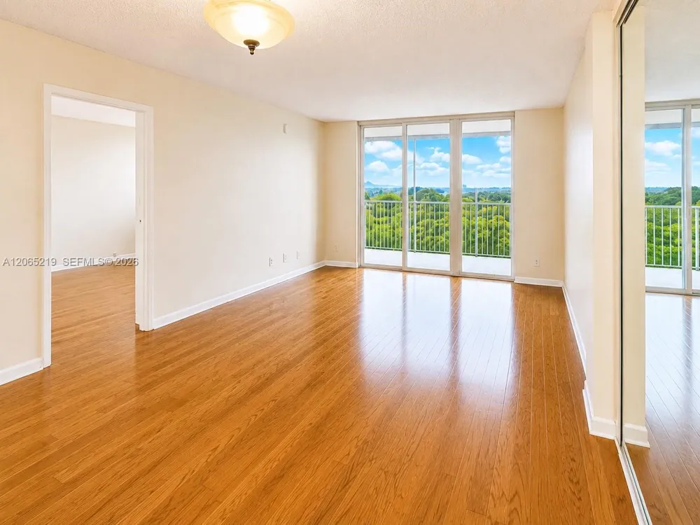 250 Jacaranda Dr #805 Plantation, FL 33324