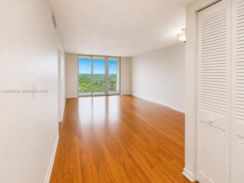 250 Jacaranda Dr #805 Plantation, FL 33324