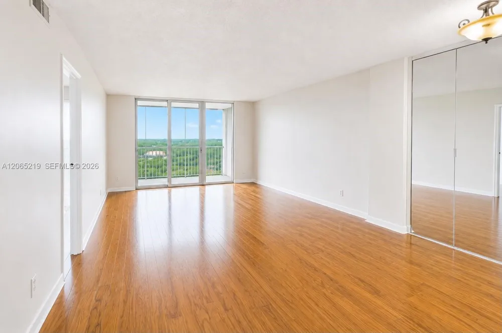 250 Jacaranda Dr #805 Plantation, FL 33324