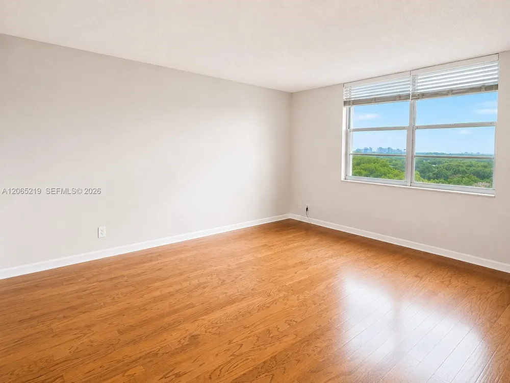 250 Jacaranda Dr #805 Plantation, FL 33324
