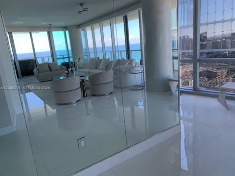 17121 Collins Ave #2808