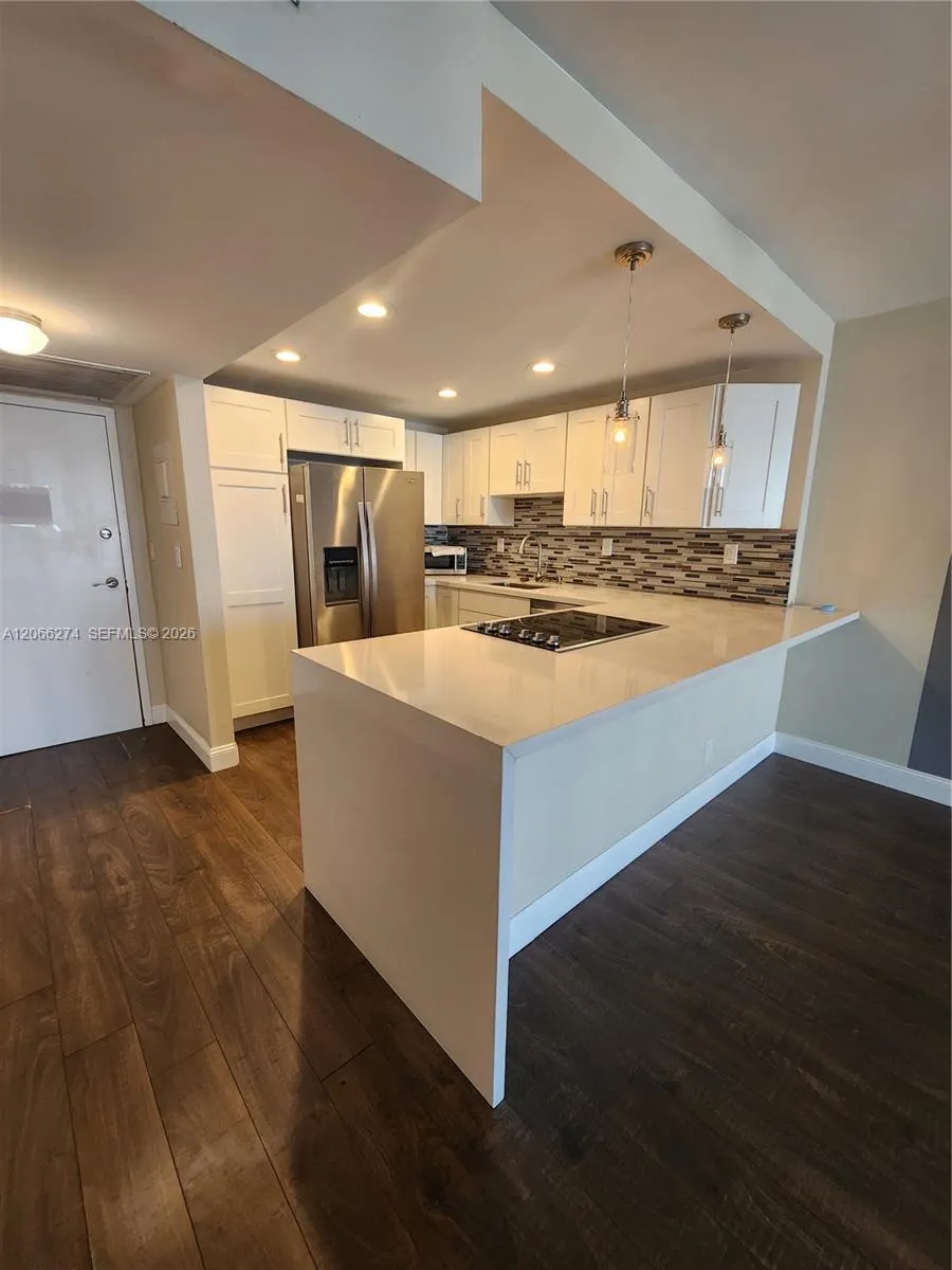 1000 Parkview Dr #1026 Hallandale Beach, FL 33009
