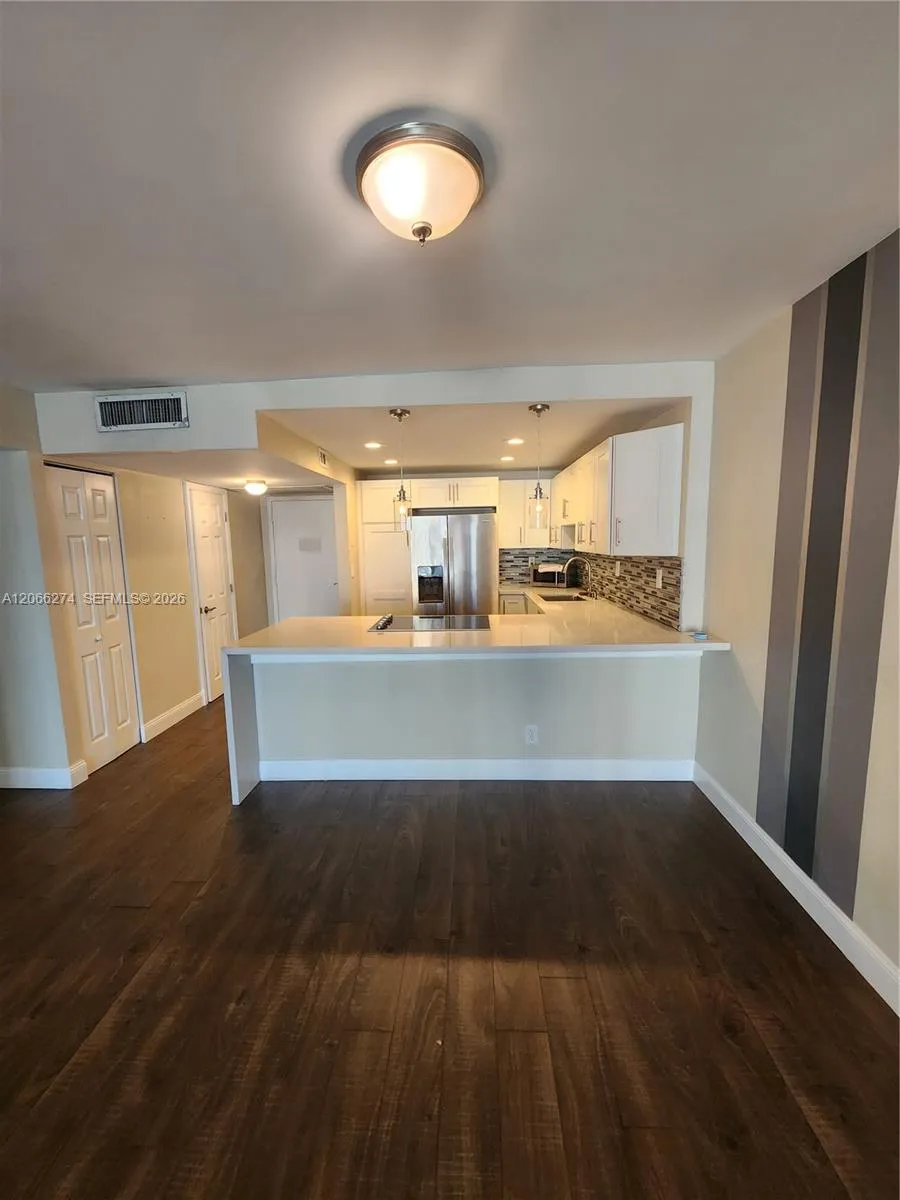1000 Parkview Dr #1026 Hallandale Beach, FL 33009