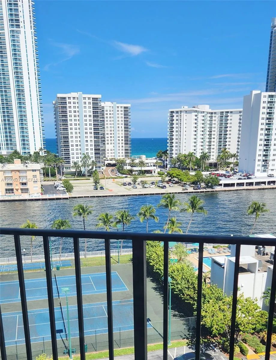 1000 Parkview Dr #1026 Hallandale Beach, FL 33009