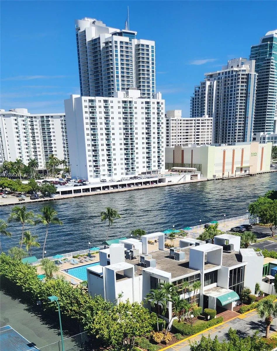 1000 Parkview Dr #1026 Hallandale Beach, FL 33009