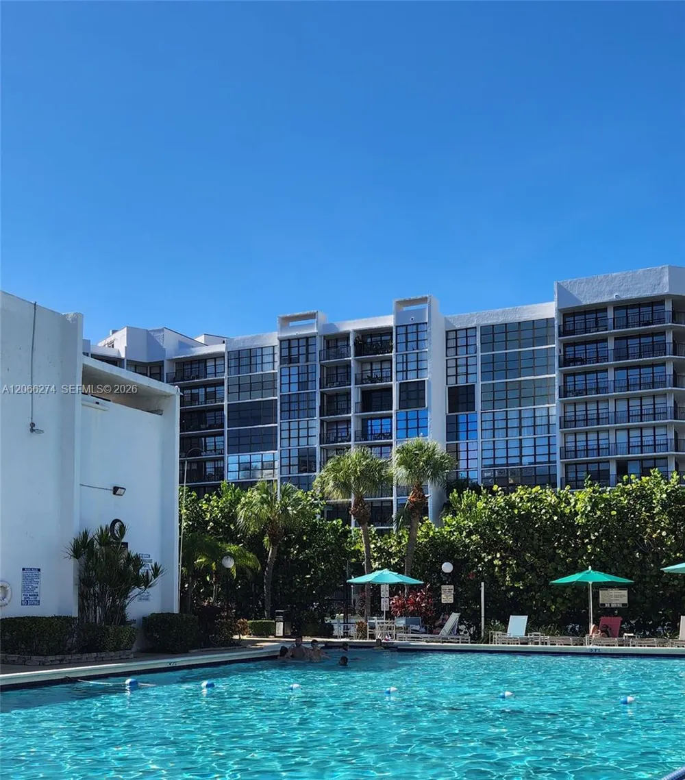 1000 Parkview Dr #1026 Hallandale Beach, FL 33009