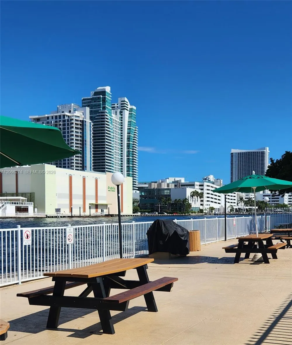 1000 Parkview Dr #1026 Hallandale Beach, FL 33009