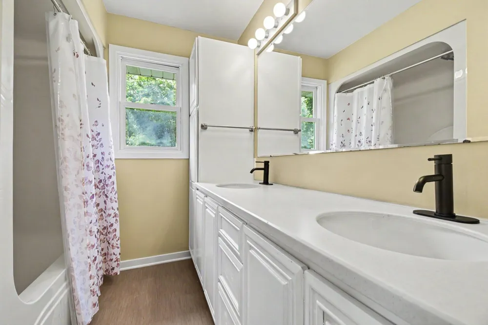 2250 Yorktown Drive SE Kentwood City, MI 49508