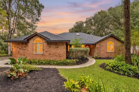 329 SUN OAKS COURT
