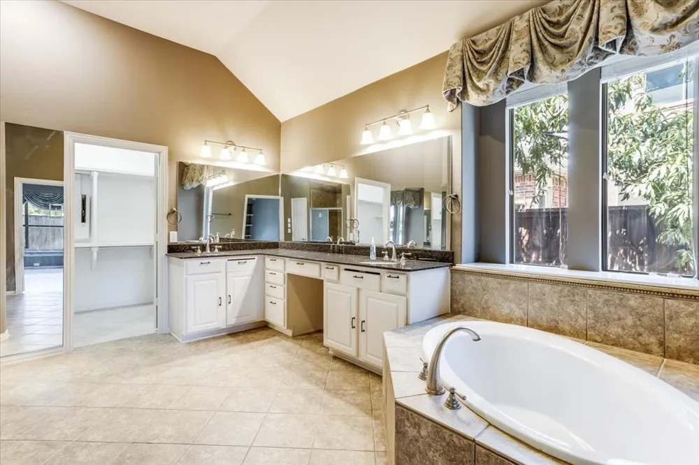 626 Waters Edge Way Murphy, TX 75094