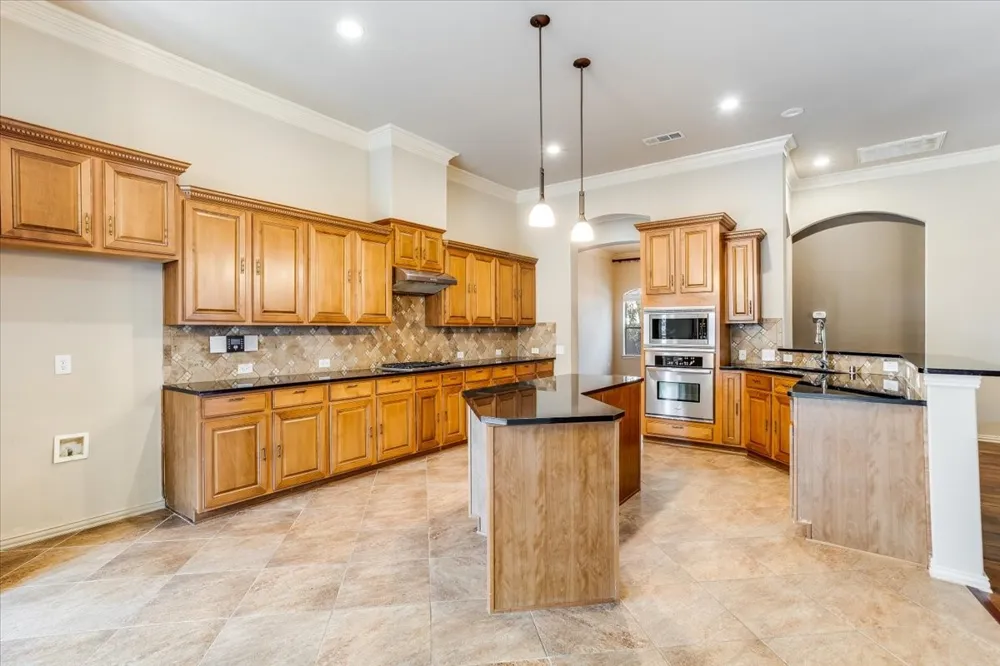 626 Waters Edge Way Murphy, TX 75094