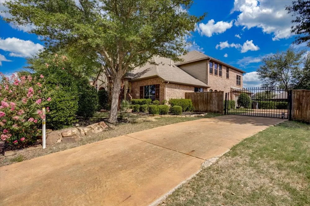 626 Waters Edge Way Murphy, TX 75094