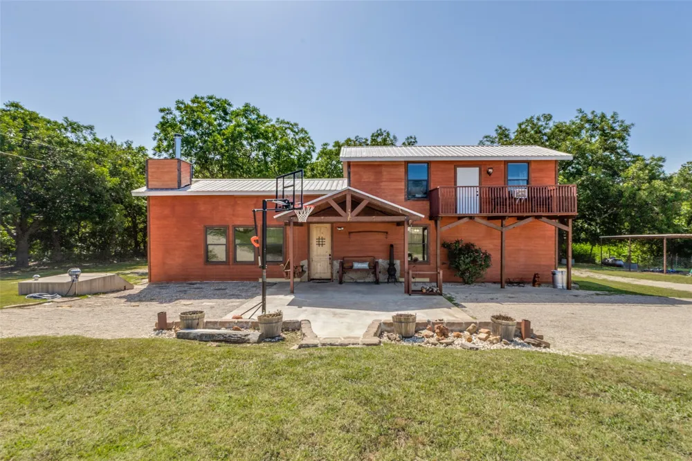 9752 County Road 341 Forestburg, TX 76239