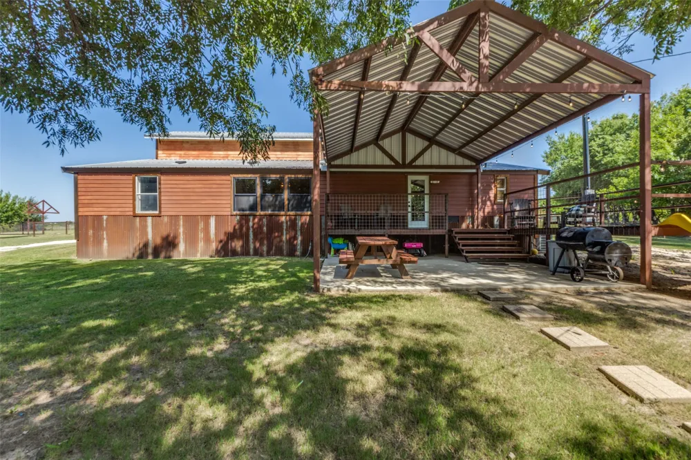 9752 County Road 341 Forestburg, TX 76239