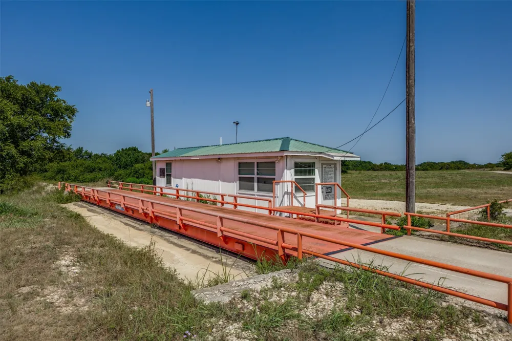 9752 County Road 341 Forestburg, TX 76239