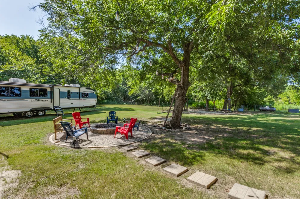 9752 County Road 341 Forestburg, TX 76239
