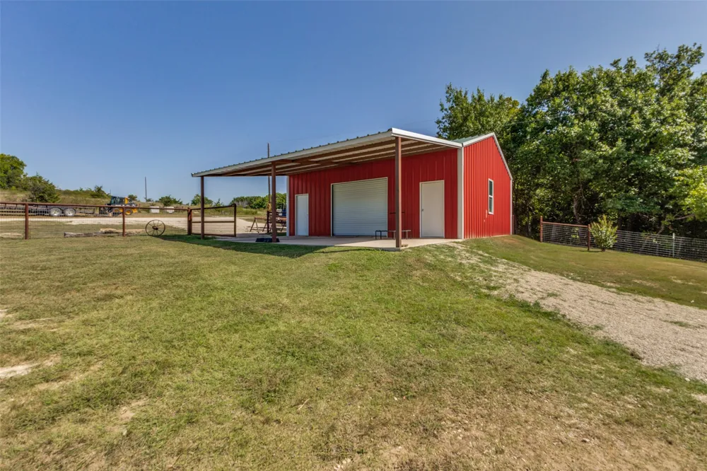 9752 County Road 341 Forestburg, TX 76239