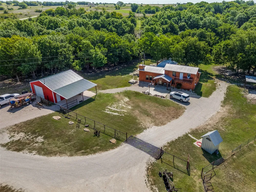 9752 County Road 341 Forestburg, TX 76239