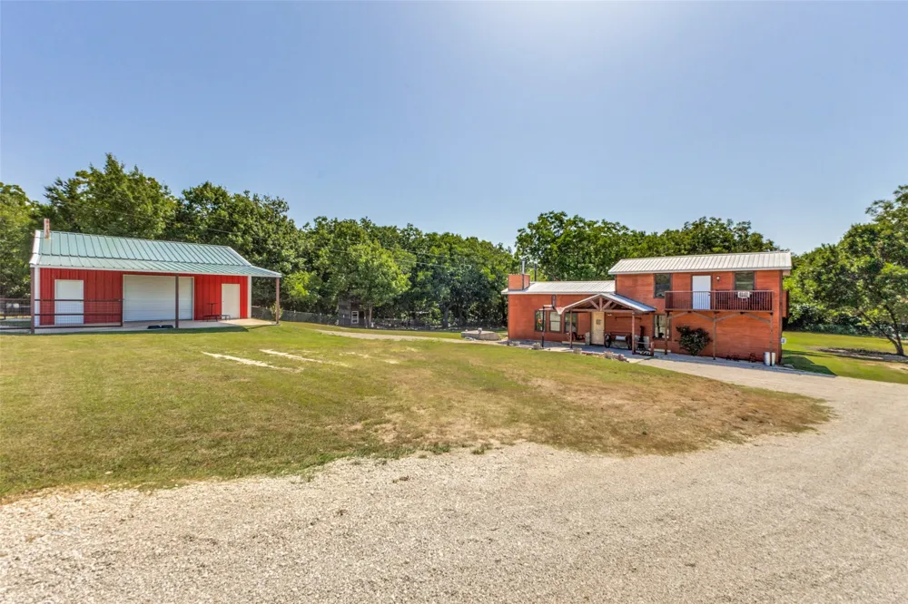9752 County Road 341 Forestburg, TX 76239