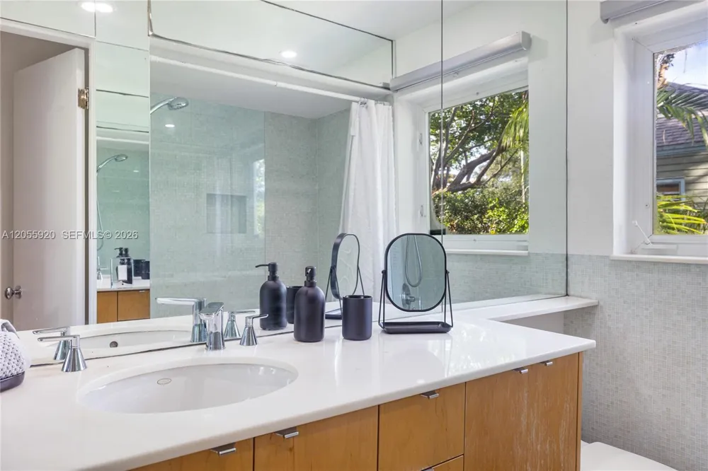 11403 NE 8th Ave Biscayne Park, FL 33161