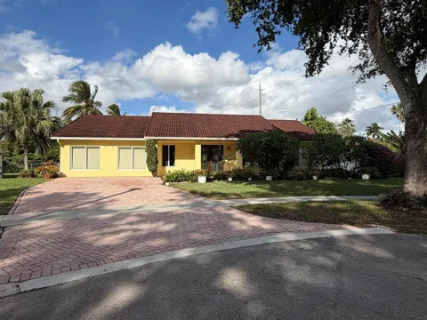 8619 SW 51st Street