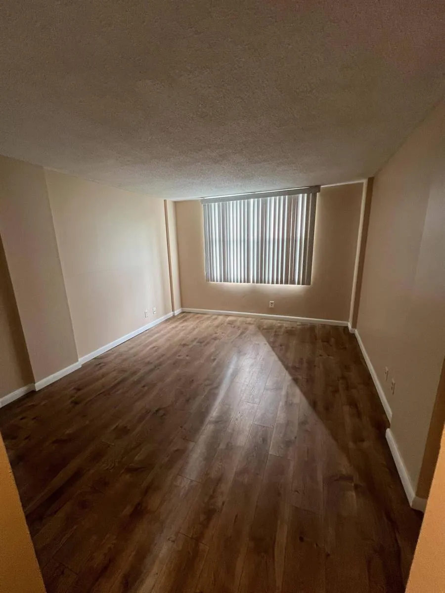105 ROYAL PARK DRIVE #1D Oakland Park, FL 33309