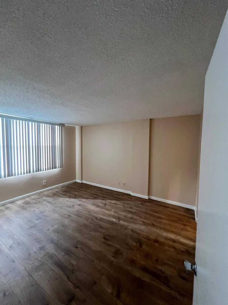 105 ROYAL PARK DRIVE #1D Oakland Park, FL 33309