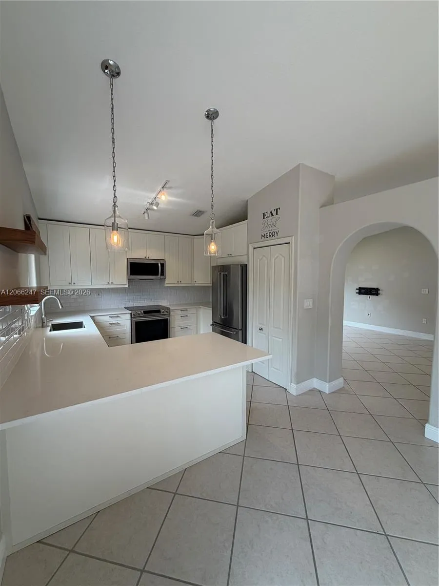 14525 NW 88 ave #14525 Miami Lakes, FL 33018