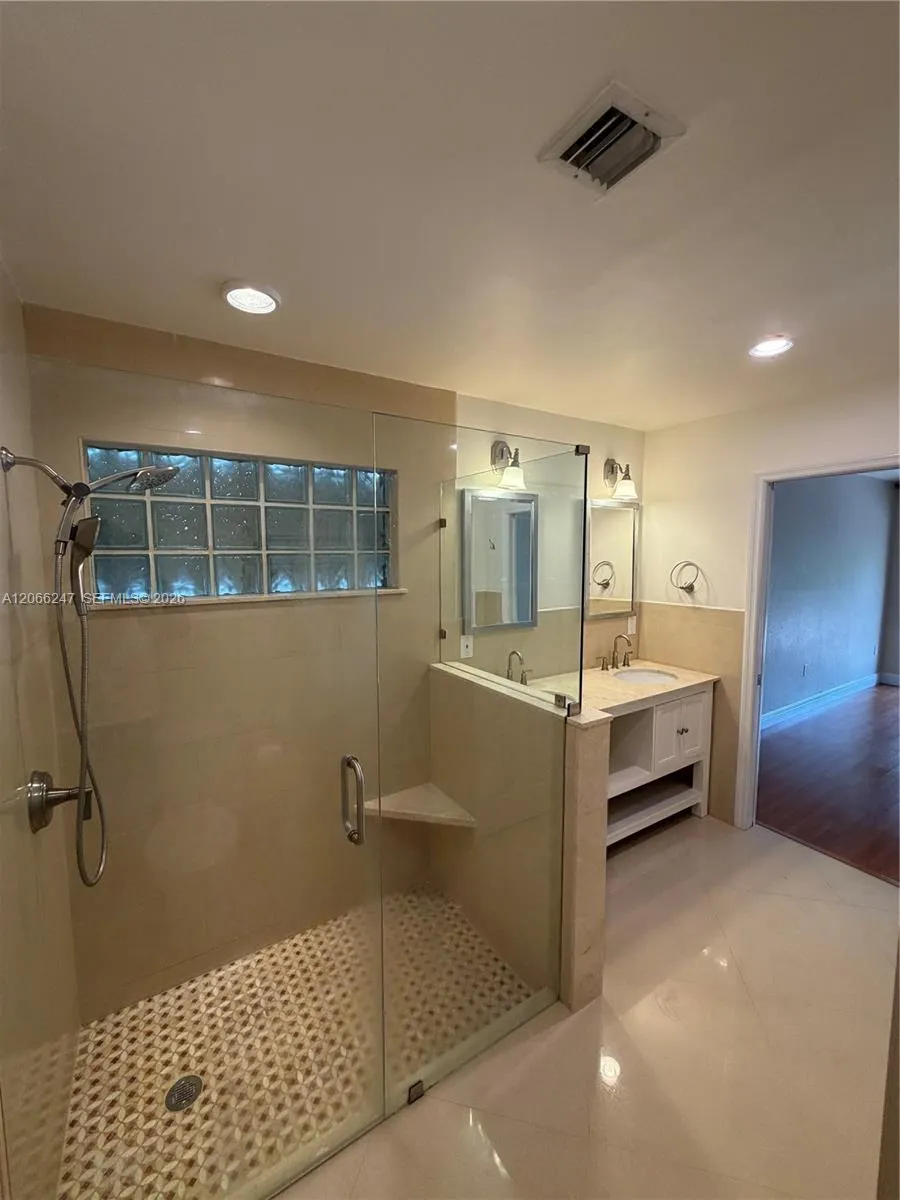 14525 NW 88 ave #14525 Miami Lakes, FL 33018