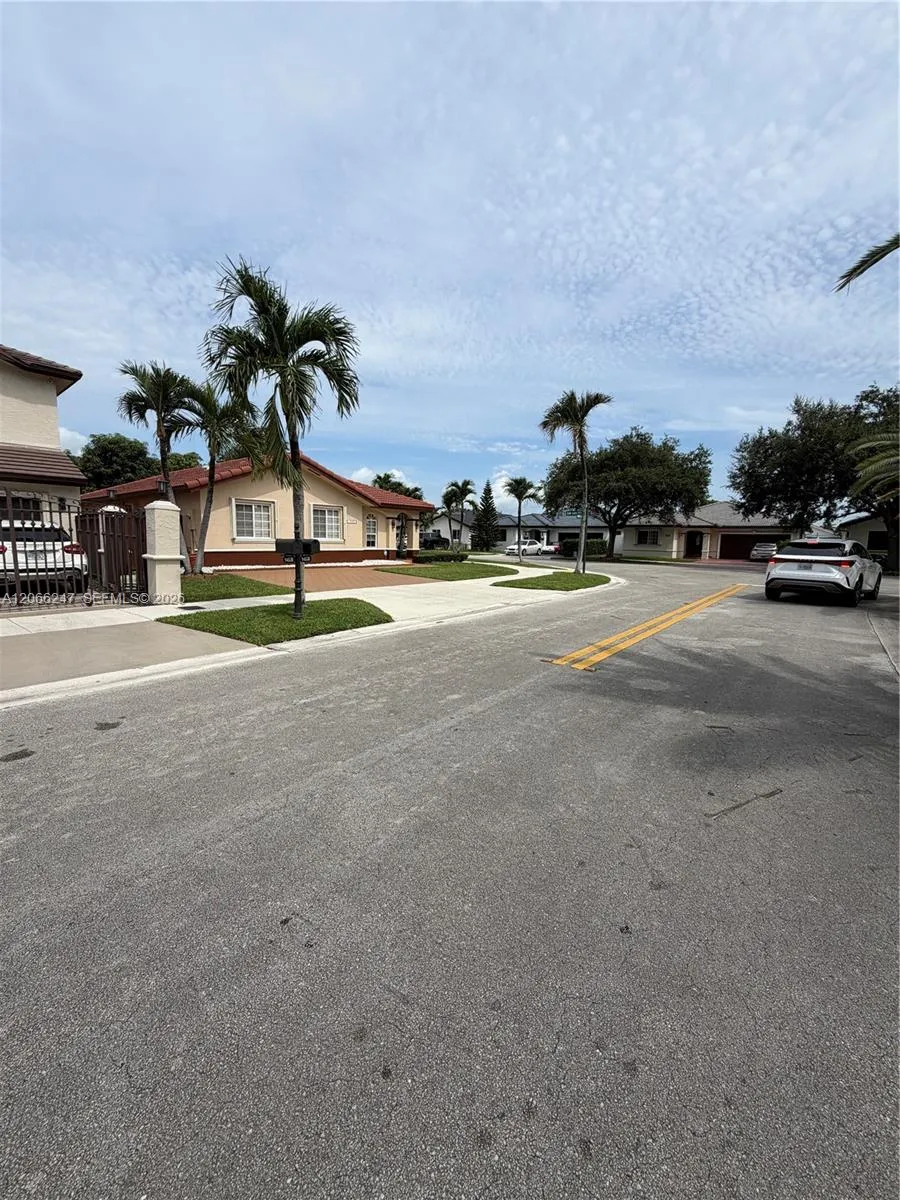 14525 NW 88 ave #14525 Miami Lakes, FL 33018