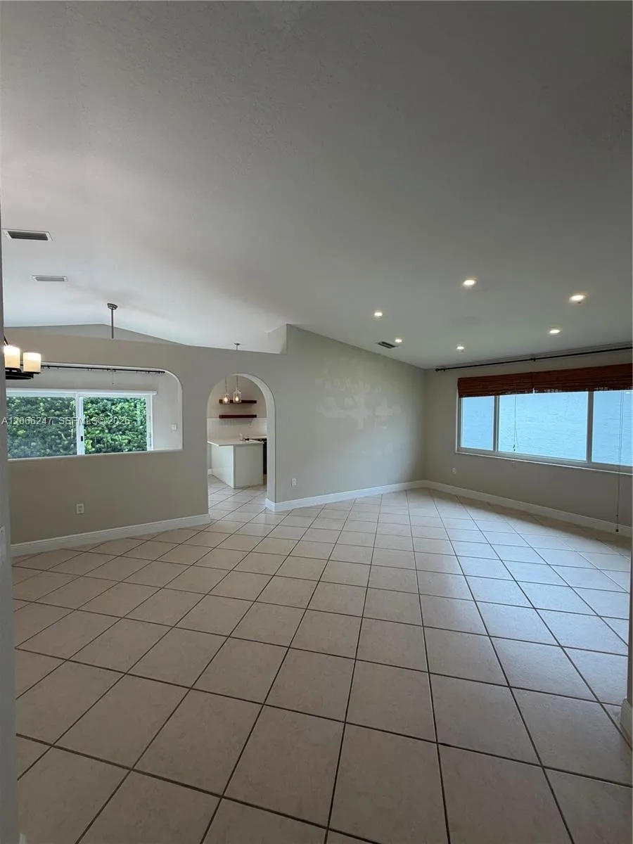 14525 NW 88 ave #14525 Miami Lakes, FL 33018