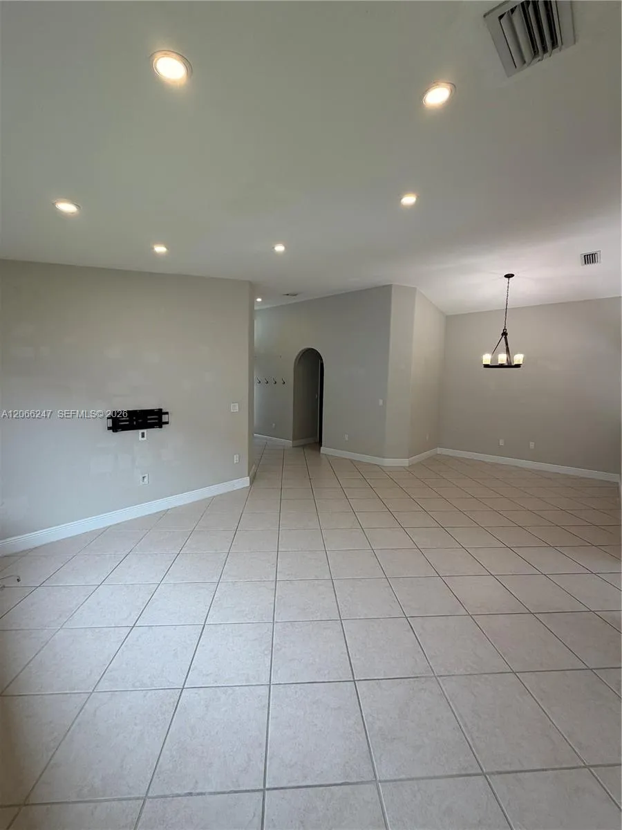 14525 NW 88 ave #14525 Miami Lakes, FL 33018