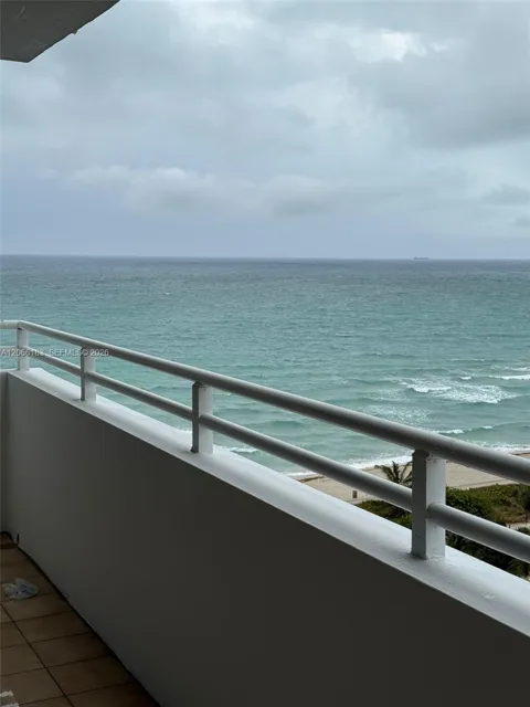 8911 Collins Ave #1103