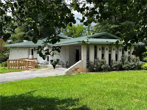 208 Kentucky Drive NE