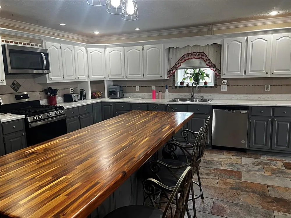 208 Kentucky Drive NE Calhoun, GA 30701