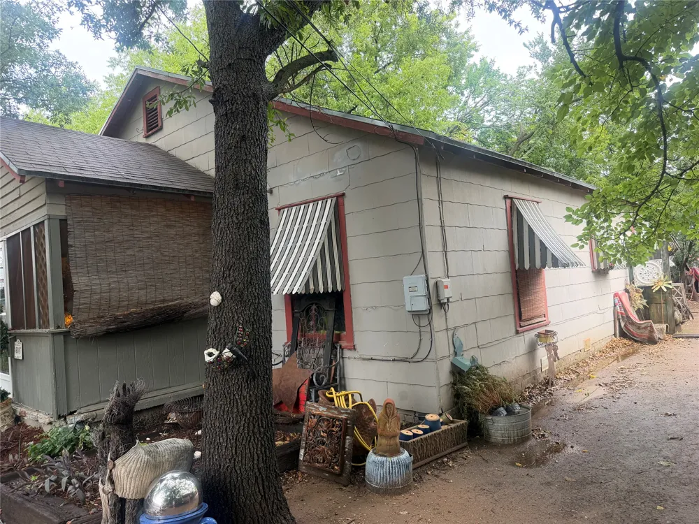 608 E Wichita Street Henrietta, TX 76365