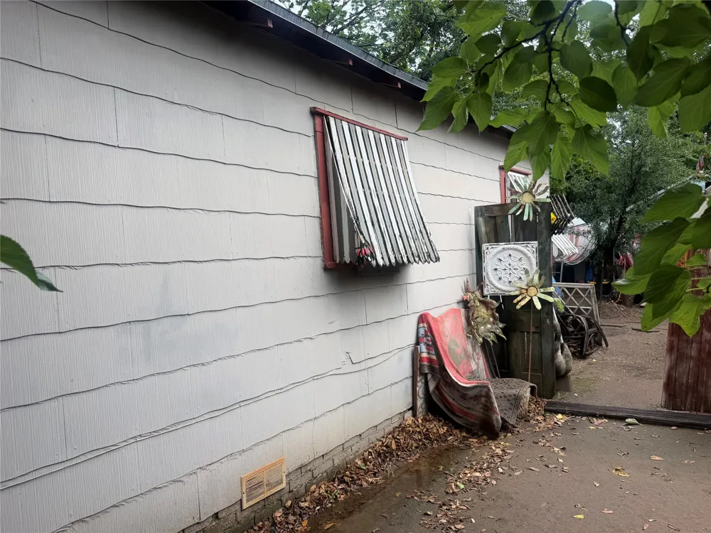 608 E Wichita Street Henrietta, TX 76365