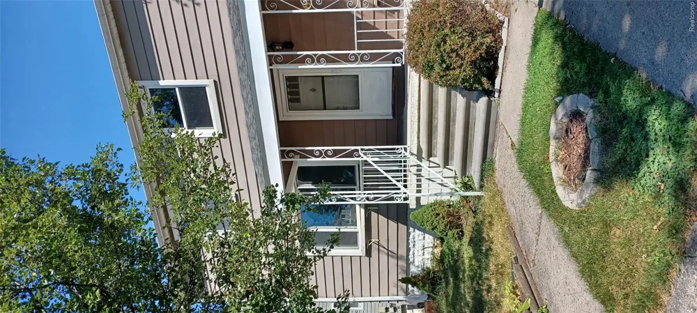 66 W Garfield Avenue Hazel Park City, MI 48030