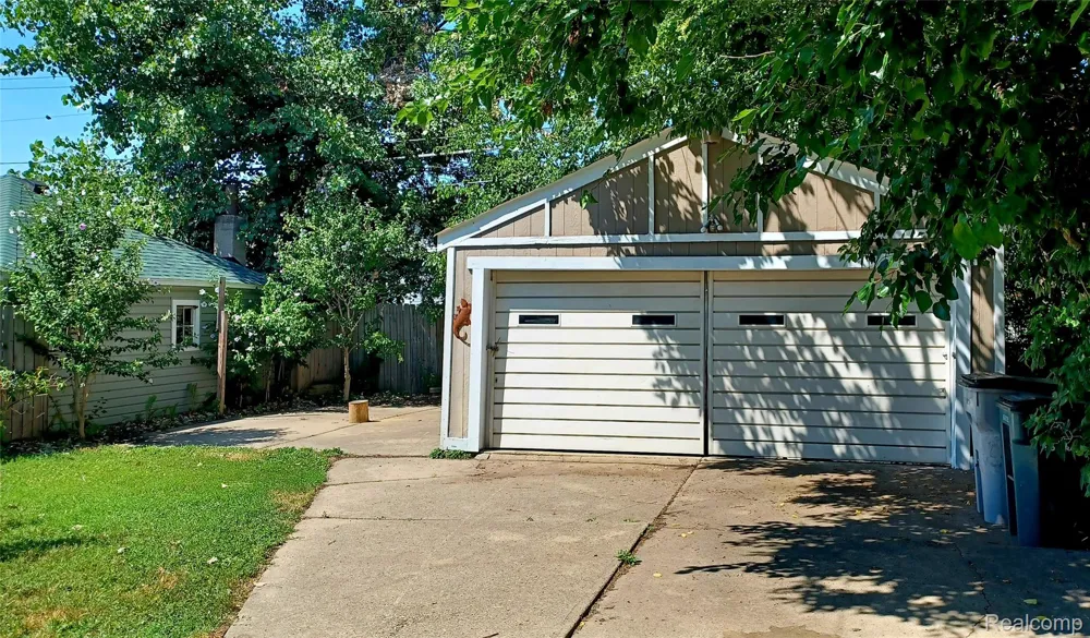 66 W Garfield Avenue Hazel Park City, MI 48030