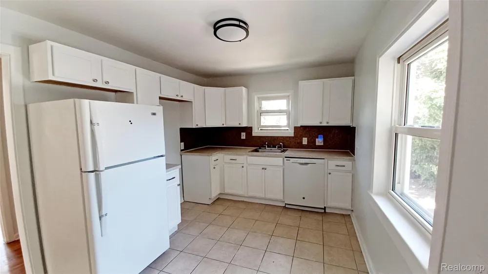 66 W Garfield Avenue Hazel Park City, MI 48030