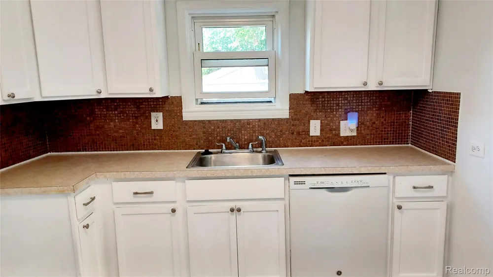 66 W Garfield Avenue Hazel Park City, MI 48030